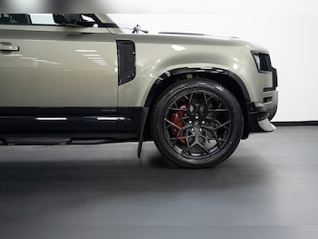 Used Land Rover Defender 110 2023 for sale - 79514428: Photo