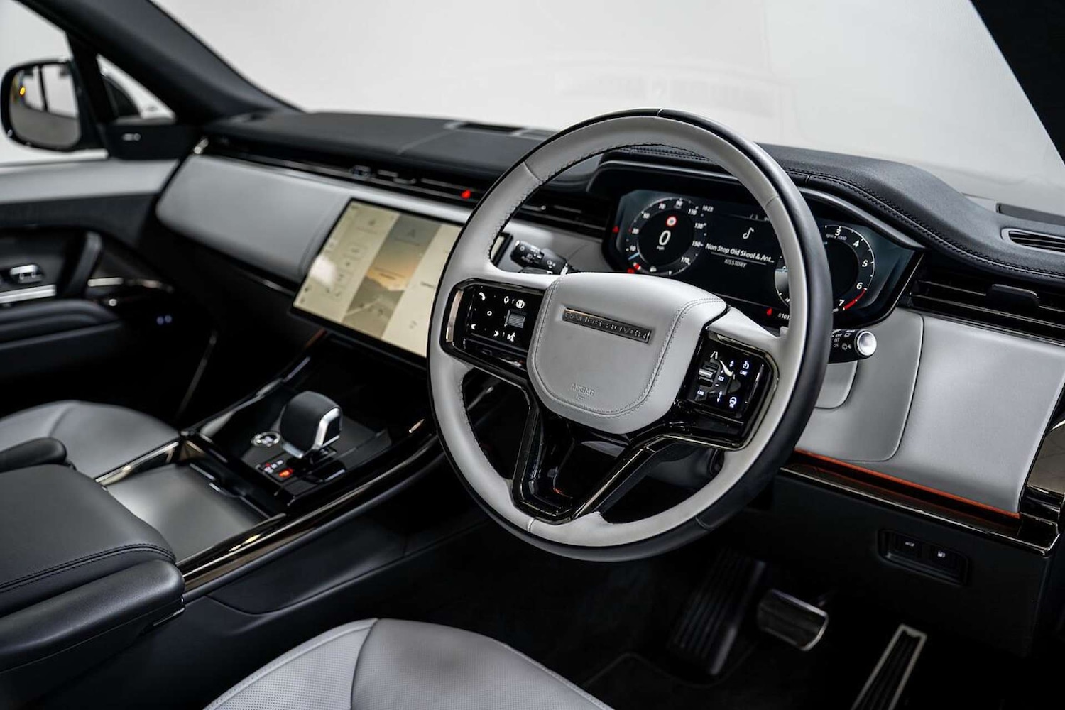 Used Land Rover Range Rover Sport 2024 for sale - 77406623: Photo 2