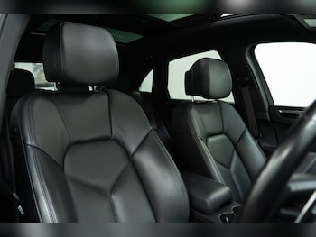 Used Porsche Macan 2023 for sale - 79409900: Photo