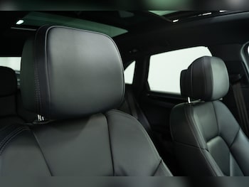 Used Porsche Macan 2023 for sale - 79409900: Photo