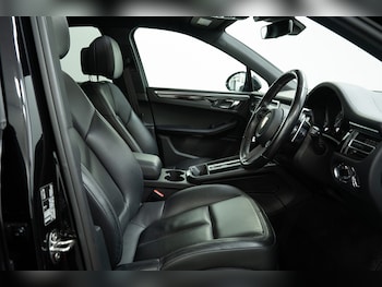 Used Porsche Macan 2023 for sale - 79409900: Photo