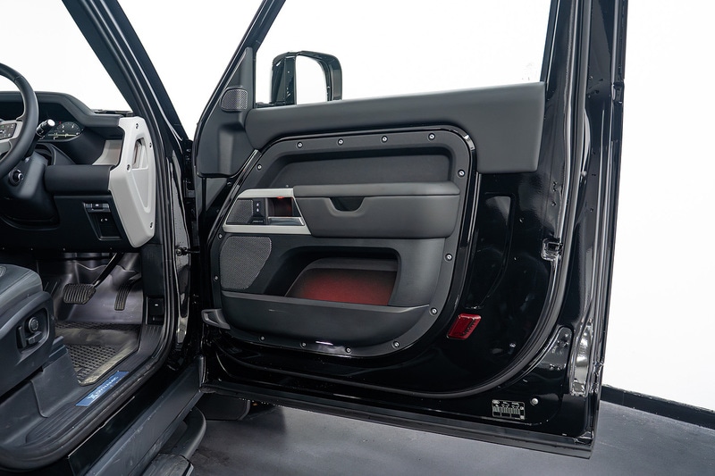 Used Land Rover Defender 2024 for sale - 76413346: Photo 24