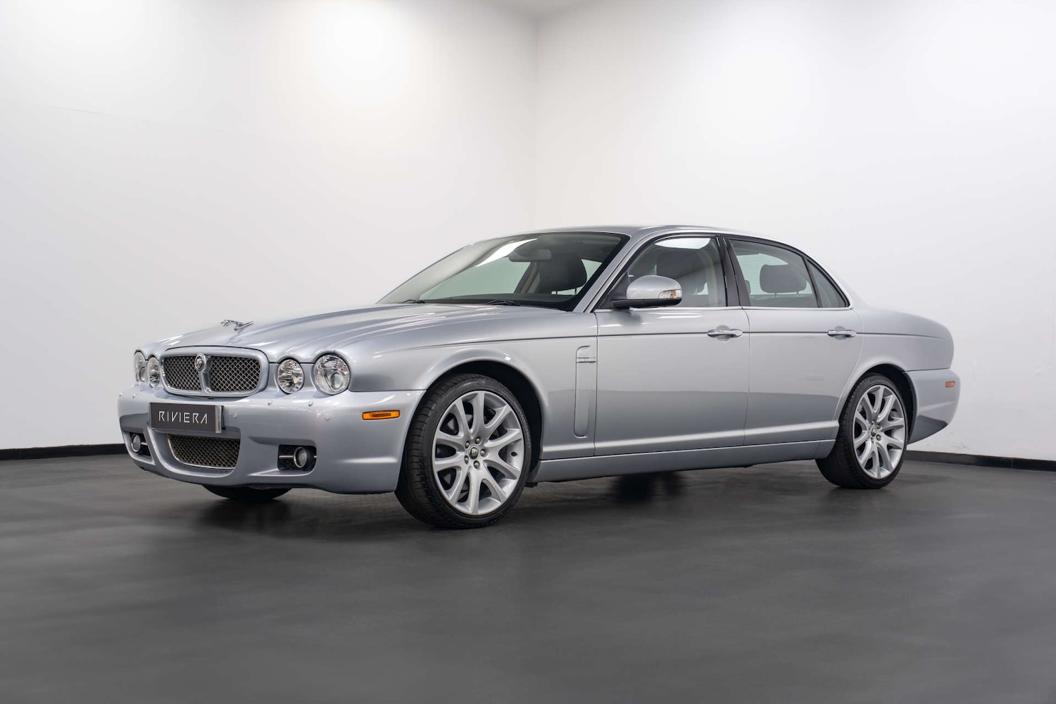 Used Jaguar XJ 2007 for sale - 78027768: Photo 3