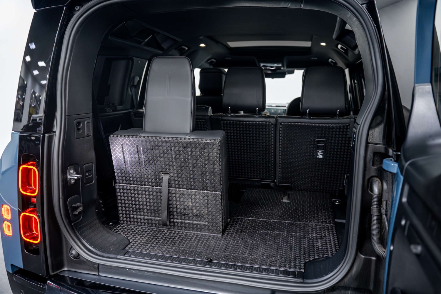 Used Land Rover Defender 2023 for sale - 77406696: Photo 19