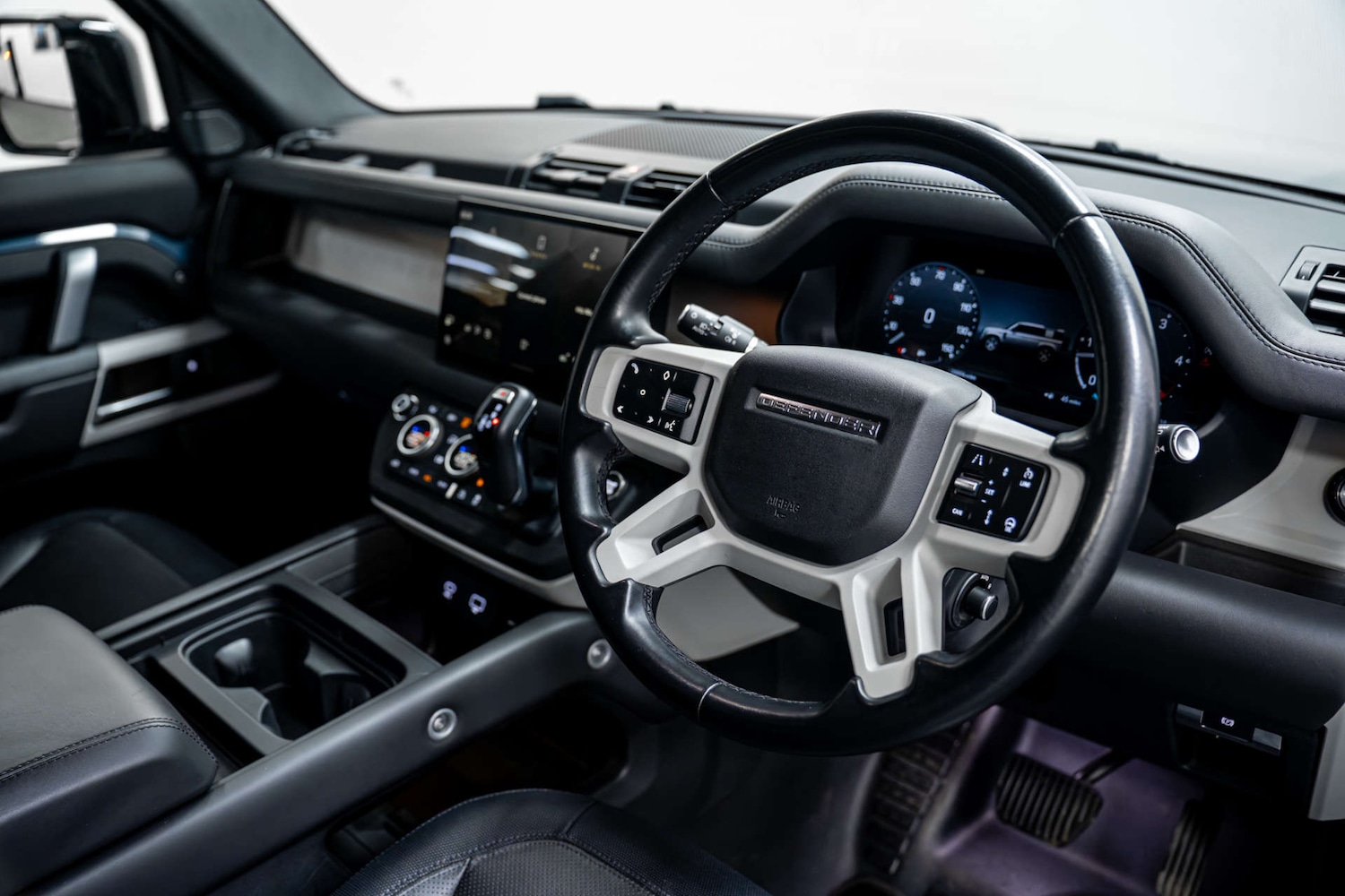 Used Land Rover Defender 2023 for sale - 77406696: Photo 2