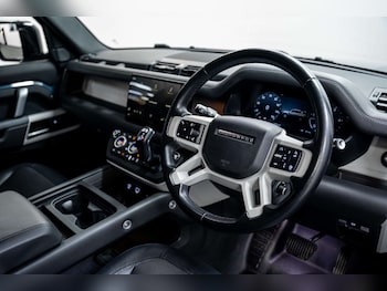 Used Land Rover Defender 2023 for sale - 77406696: Photo