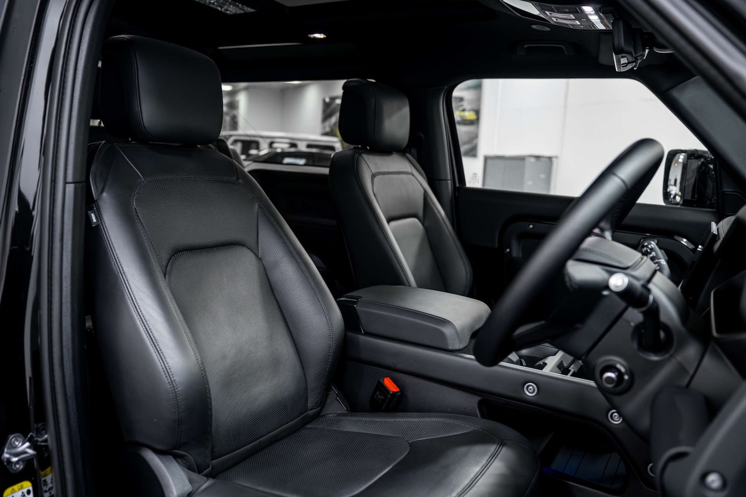 Used Land Rover Defender 2024 for sale - 77406682: Photo 3