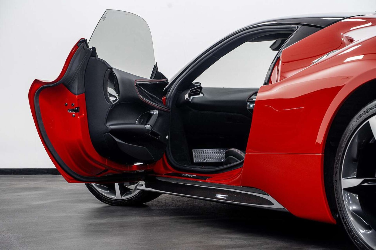 Used Ferrari SF90 Stradale 2023 for sale - 77406664: Photo 10