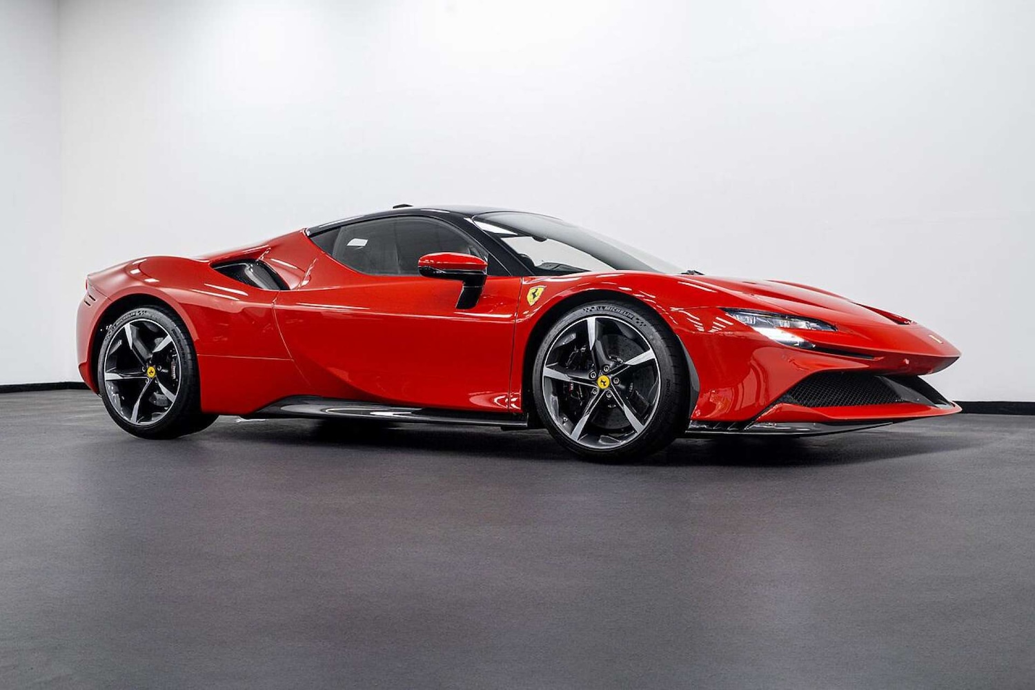 Used Ferrari SF90 Stradale 2023 for sale - 77406664: Photo 18