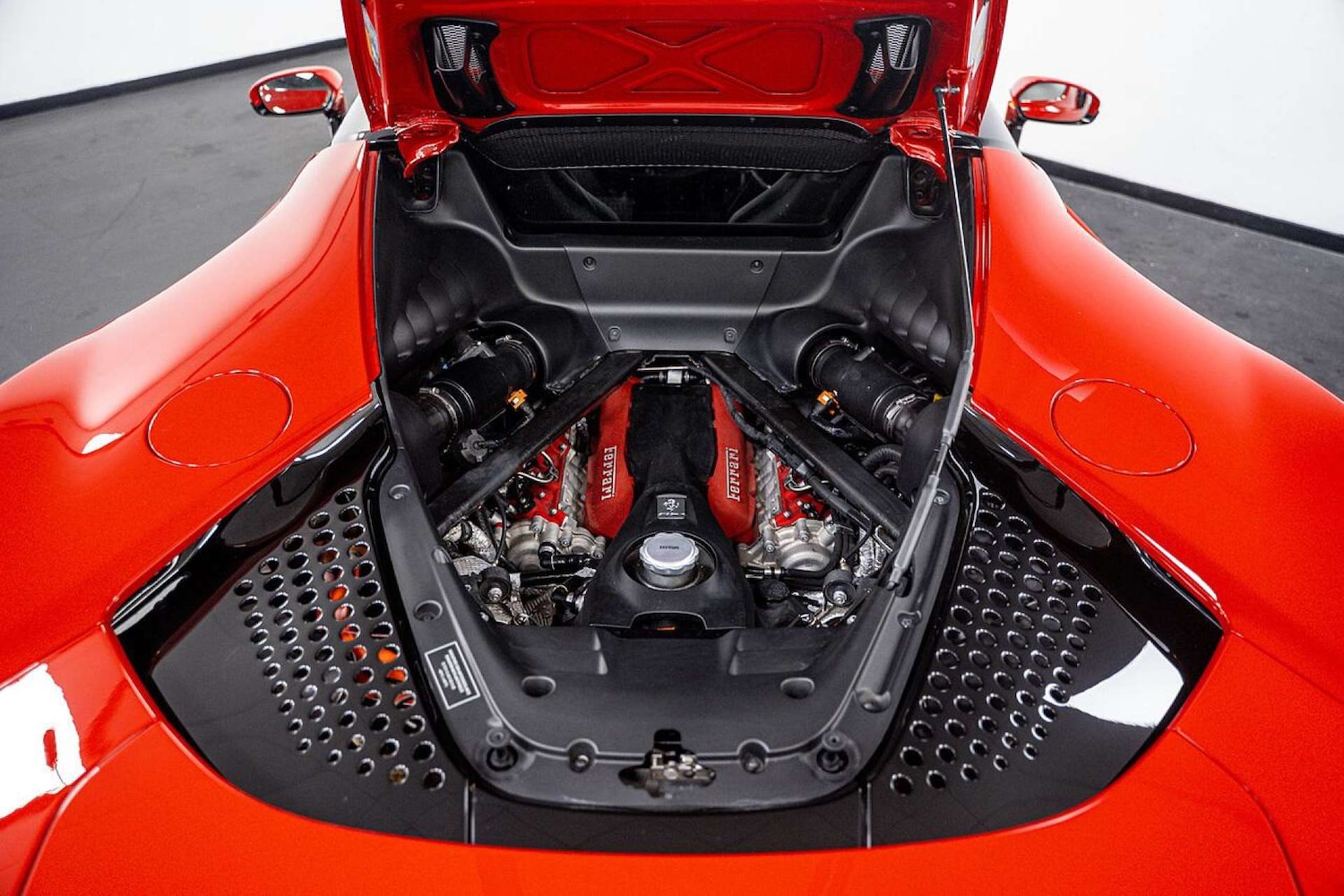 Used Ferrari SF90 Stradale 2023 for sale - 77406664: Photo 25