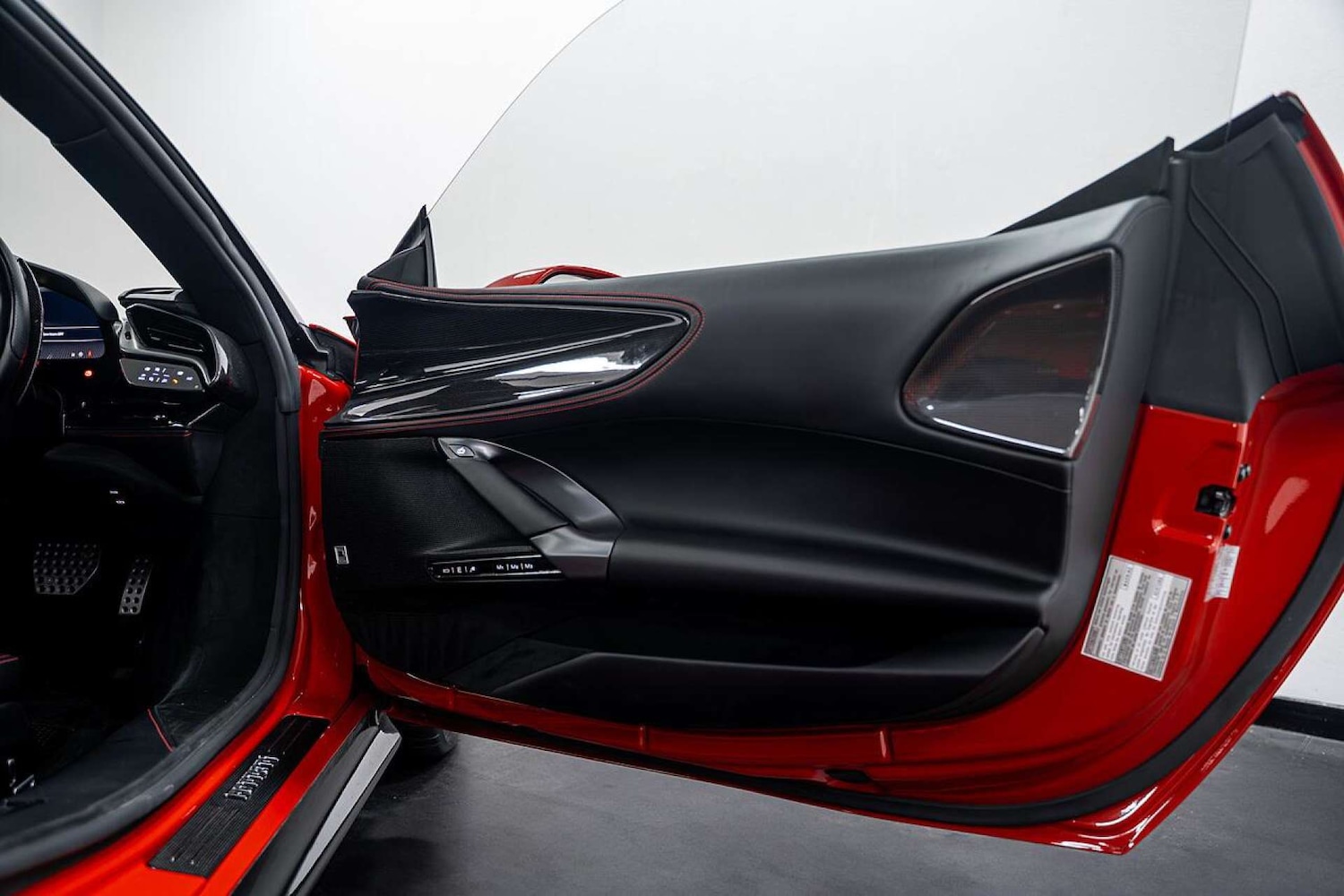 Used Ferrari SF90 Stradale 2023 for sale - 77406664: Photo 28