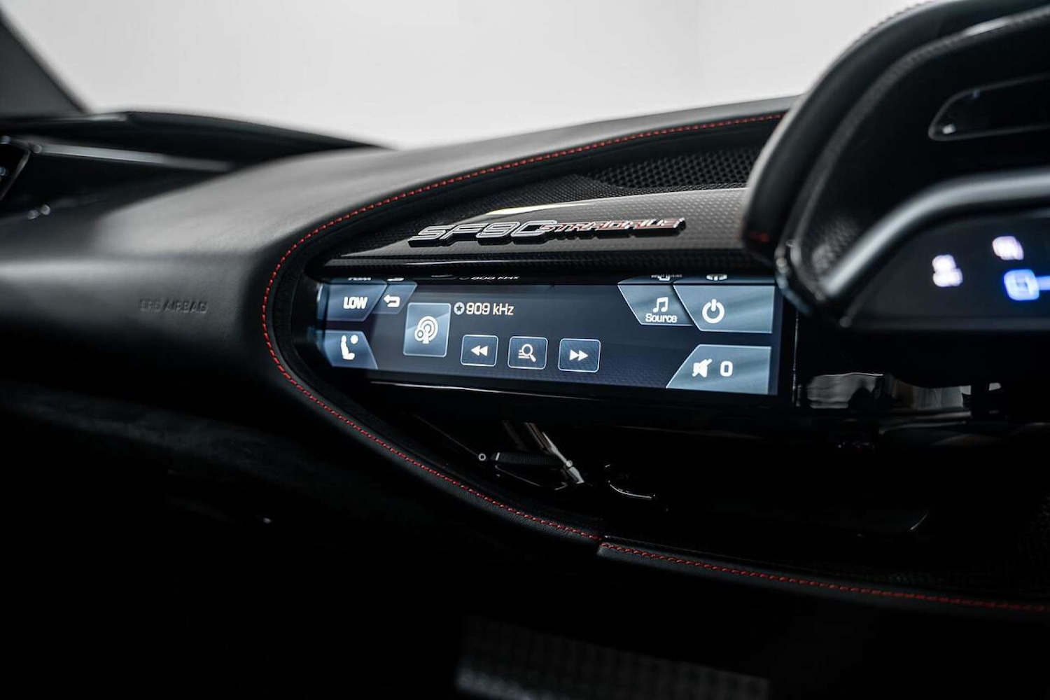 Used Ferrari SF90 Stradale 2023 for sale - 77406664: Photo 38