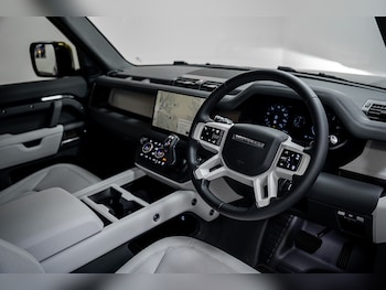 Used Land Rover Defender 90 2025 for sale - 77086516: Photo