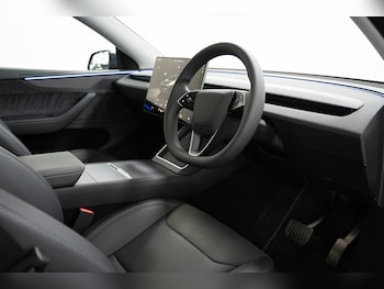 Used Tesla Model Y 2025 for sale - 79434984: Photo