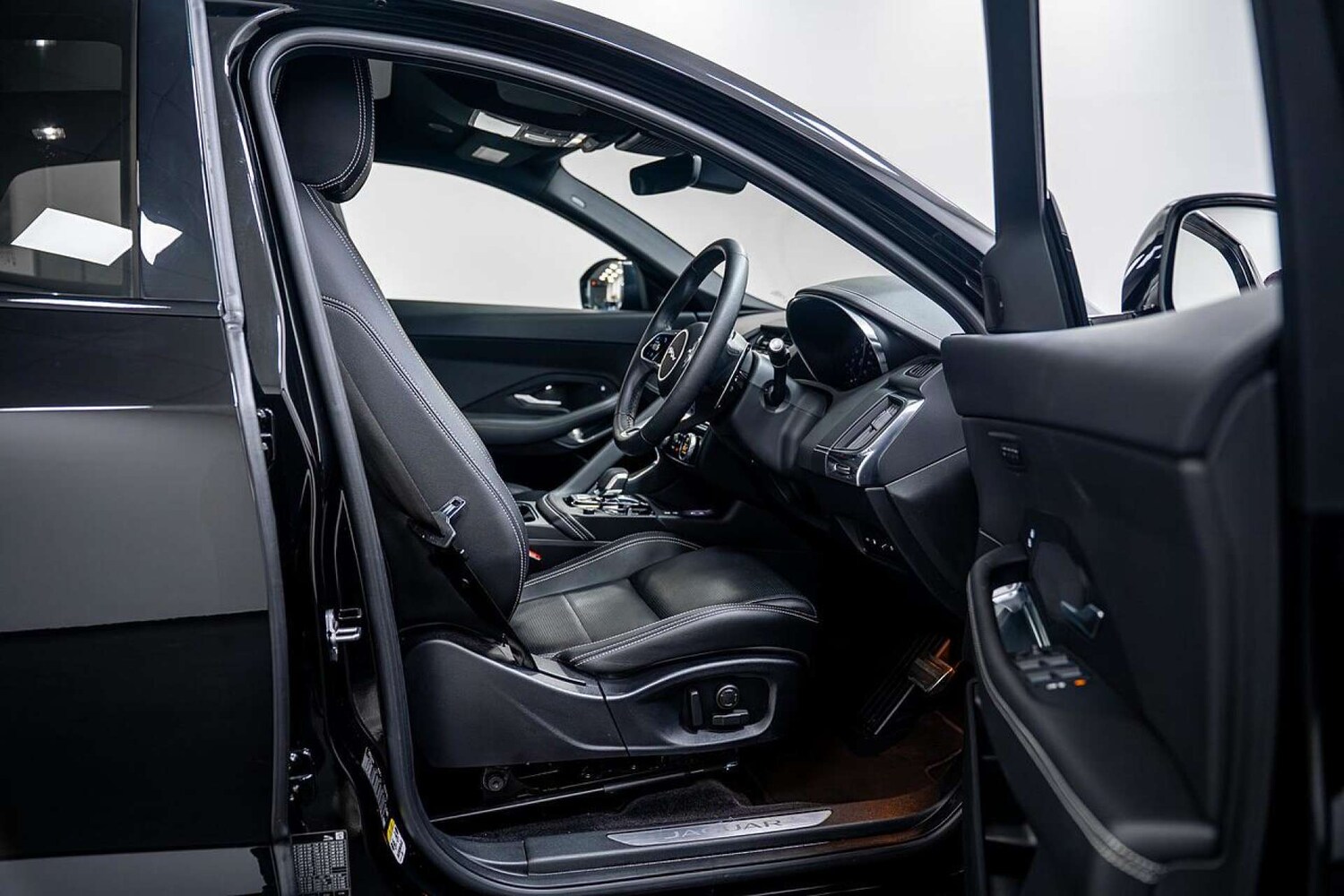 Used Jaguar E-Pace 2023 for sale - 77406673: Photo 27