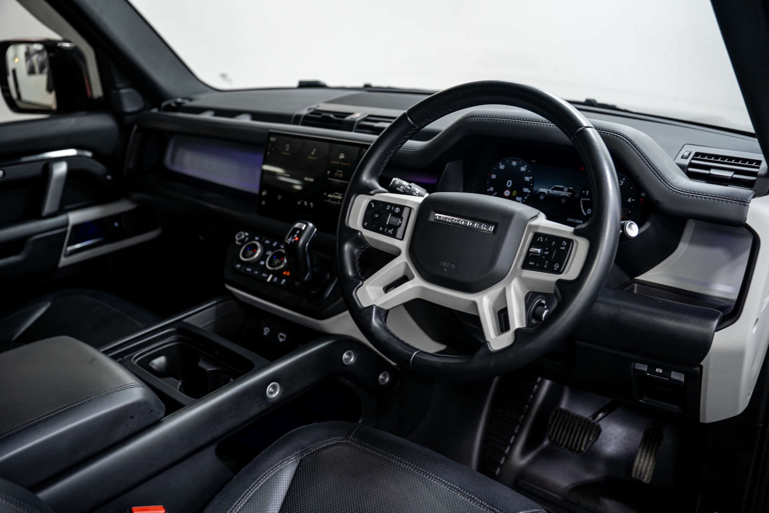 Used Land Rover Defender 2023 for sale - 77406687: Photo 2