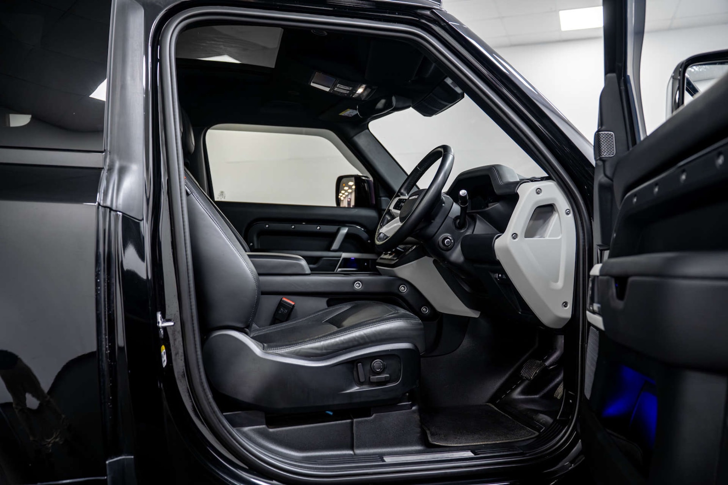 Used Land Rover Defender 2023 for sale - 77406687: Photo 25