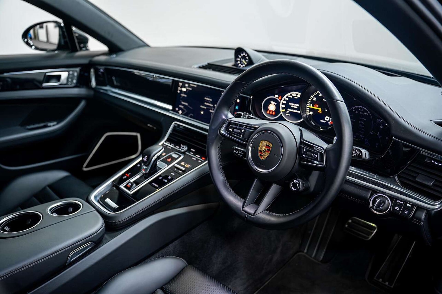 Used Porsche Panamera 2023 for sale - 77406659: Photo 2