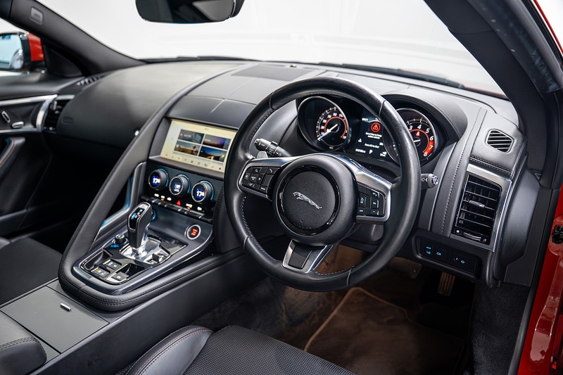 Used Jaguar F-Type 2018 for sale - 76205296: Photo 2