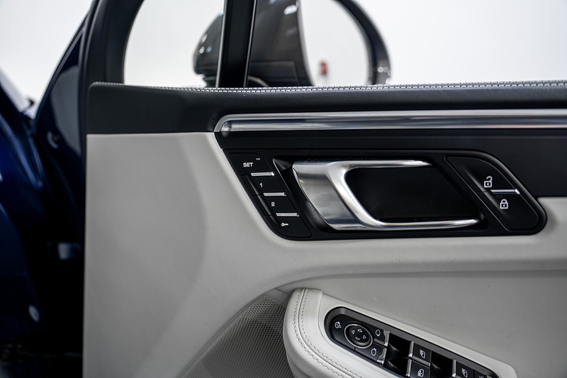 Used Porsche Macan 2022 for sale - 76682379: Photo 24