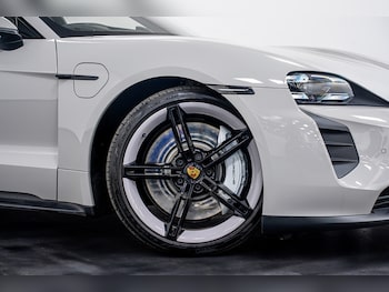 Used Porsche Taycan 2023 for sale - 76346038: Photo