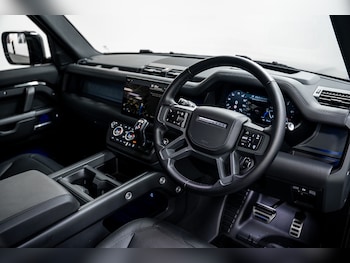 Used Land Rover Defender 90 2024 for sale - 77276905: Photo
