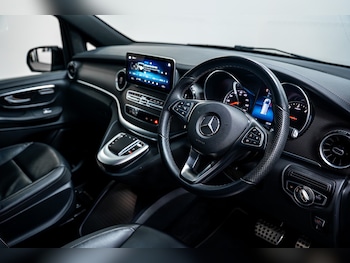 Used Mercedes-Benz V-Class 2023 for sale - 76069235: Photo