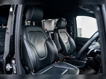 Used Mercedes-Benz V-Class 2023 for sale - 76069235: Photo