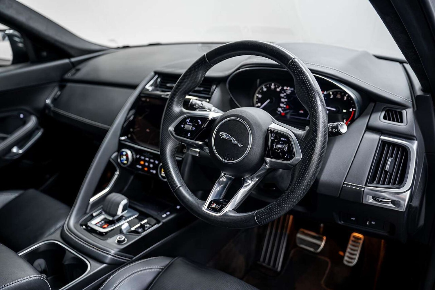 Used Jaguar E-Pace 2022 for sale - 77406650: Photo 2