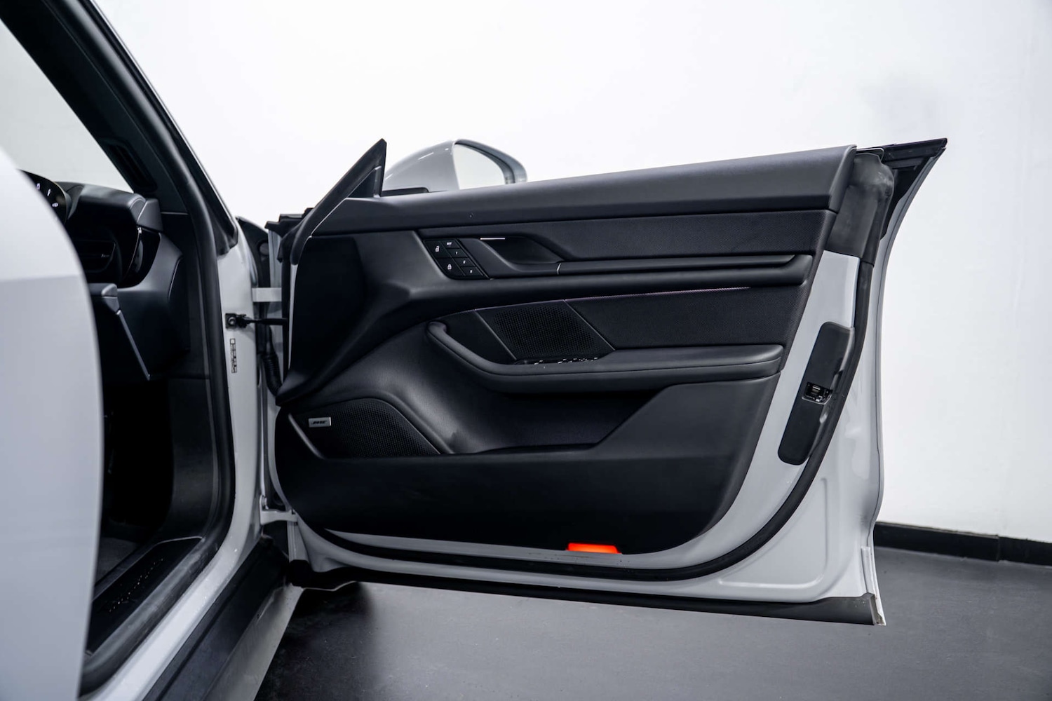 Used Porsche Taycan 2023 for sale - 77406698: Photo 24