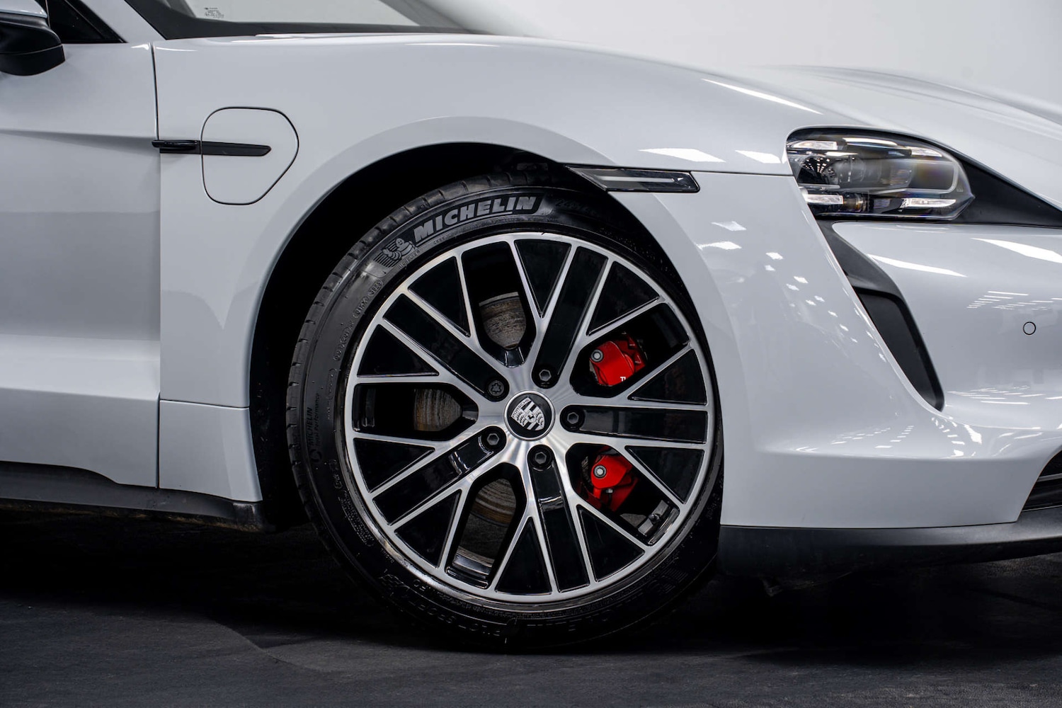 Used Porsche Taycan 2023 for sale - 77406698: Photo 4