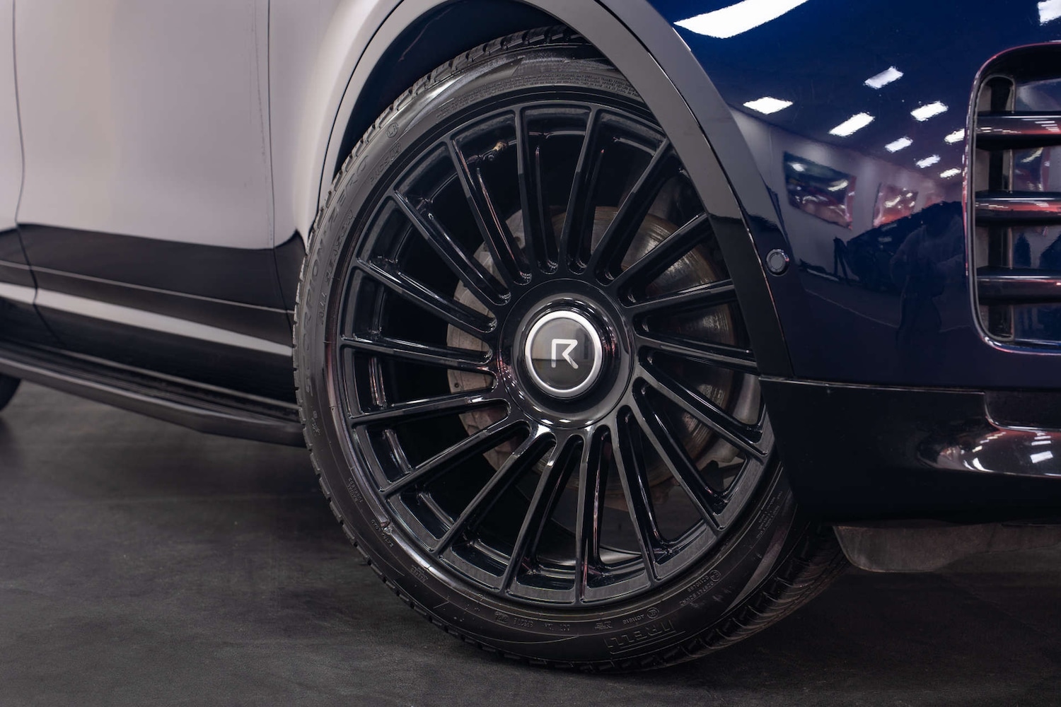 Used Land Rover Discovery 2023 for sale - 77476416: Photo 2