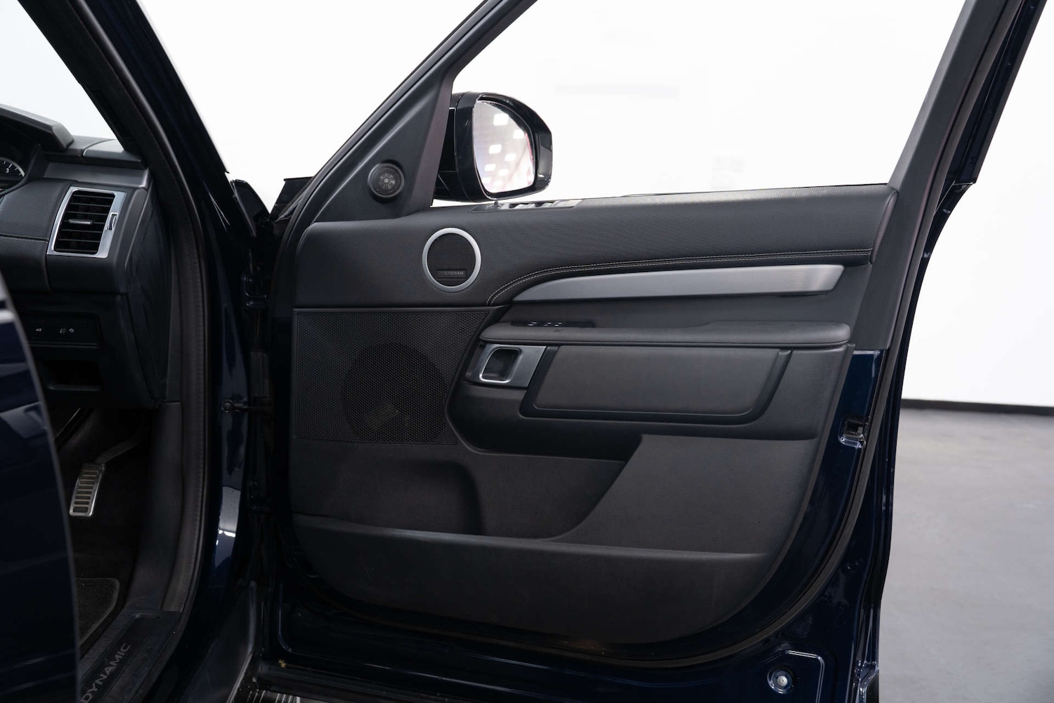 Used Land Rover Discovery 2023 for sale - 77476416: Photo 27