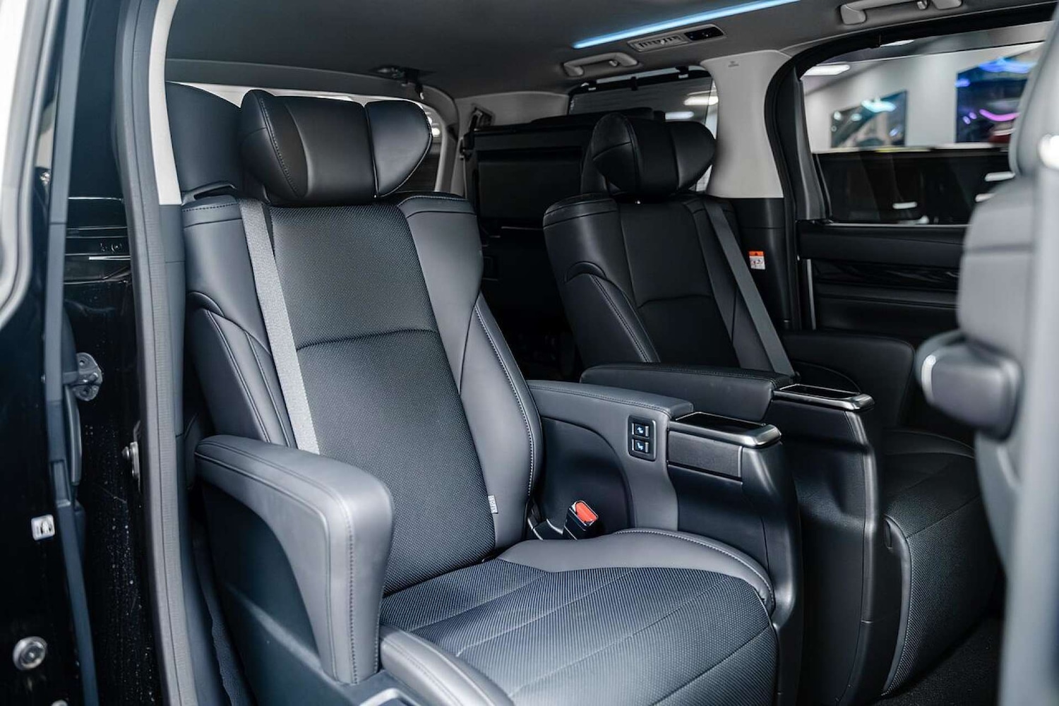 Used Toyota Alphard 2025 for sale - 77406634: Photo 23