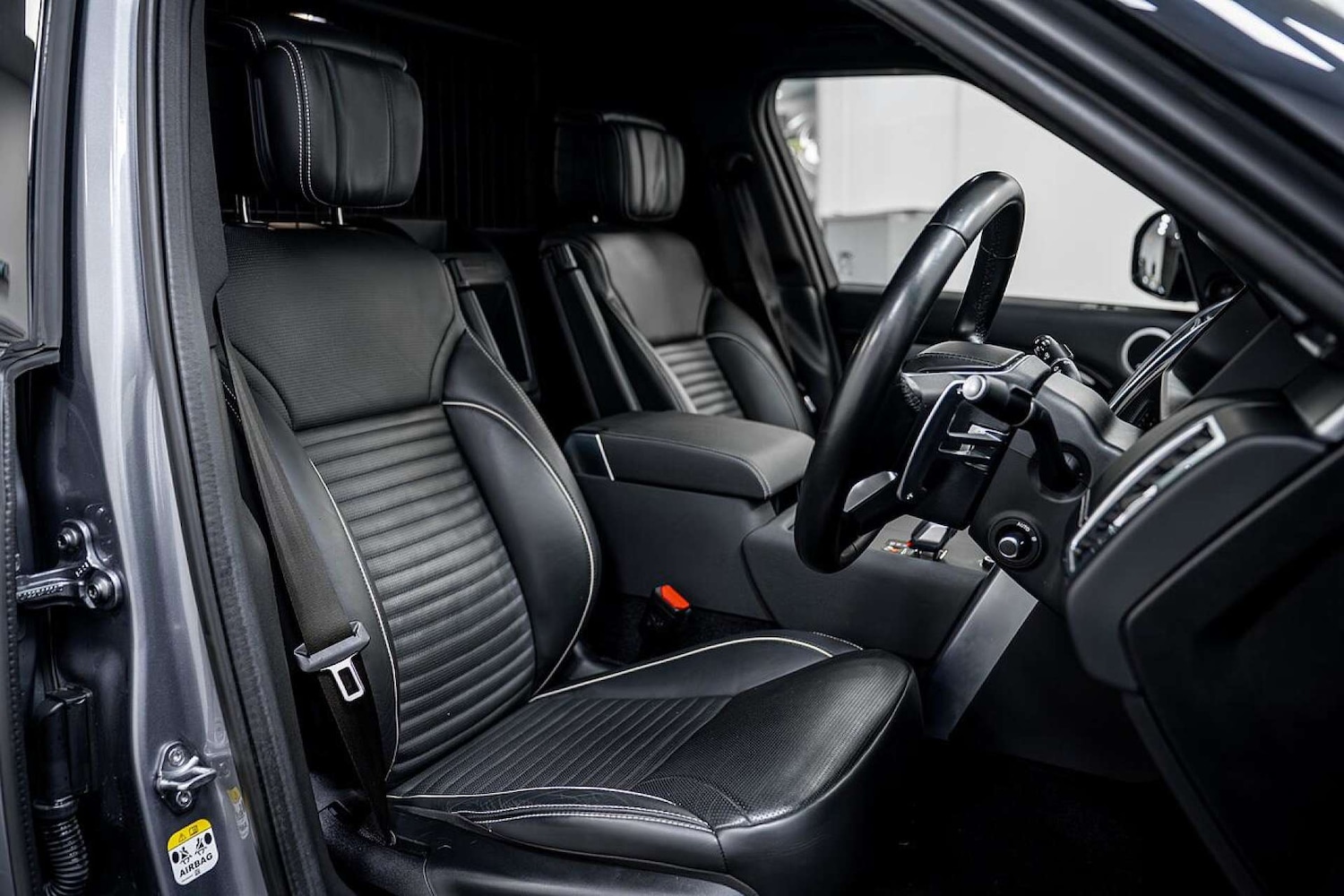 Used Land Rover Discovery 2022 for sale - 77833231: Photo 3