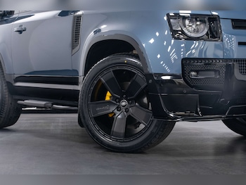 Used Land Rover Defender 2022 for sale - 78201130: Photo