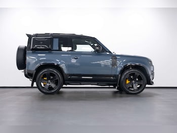 Used Land Rover Defender 2022 for sale - 78201130: Photo