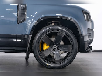 Used Land Rover Defender 2022 for sale - 78201130: Photo