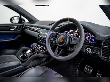 Used Porsche Cayenne 2022 for sale - 76655532: Photo