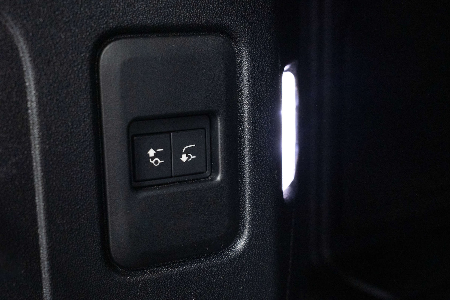 Used Land Rover Defender 2024 for sale - 77617135: Photo 11