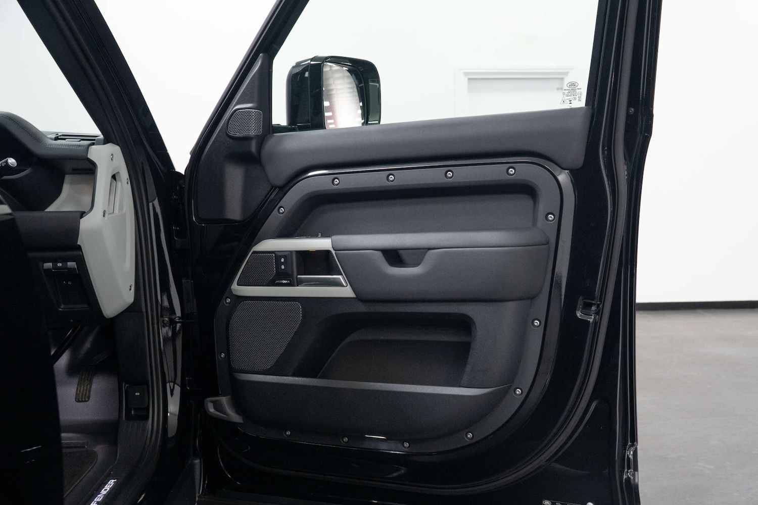 Used Land Rover Defender 2024 for sale - 77617135: Photo 15