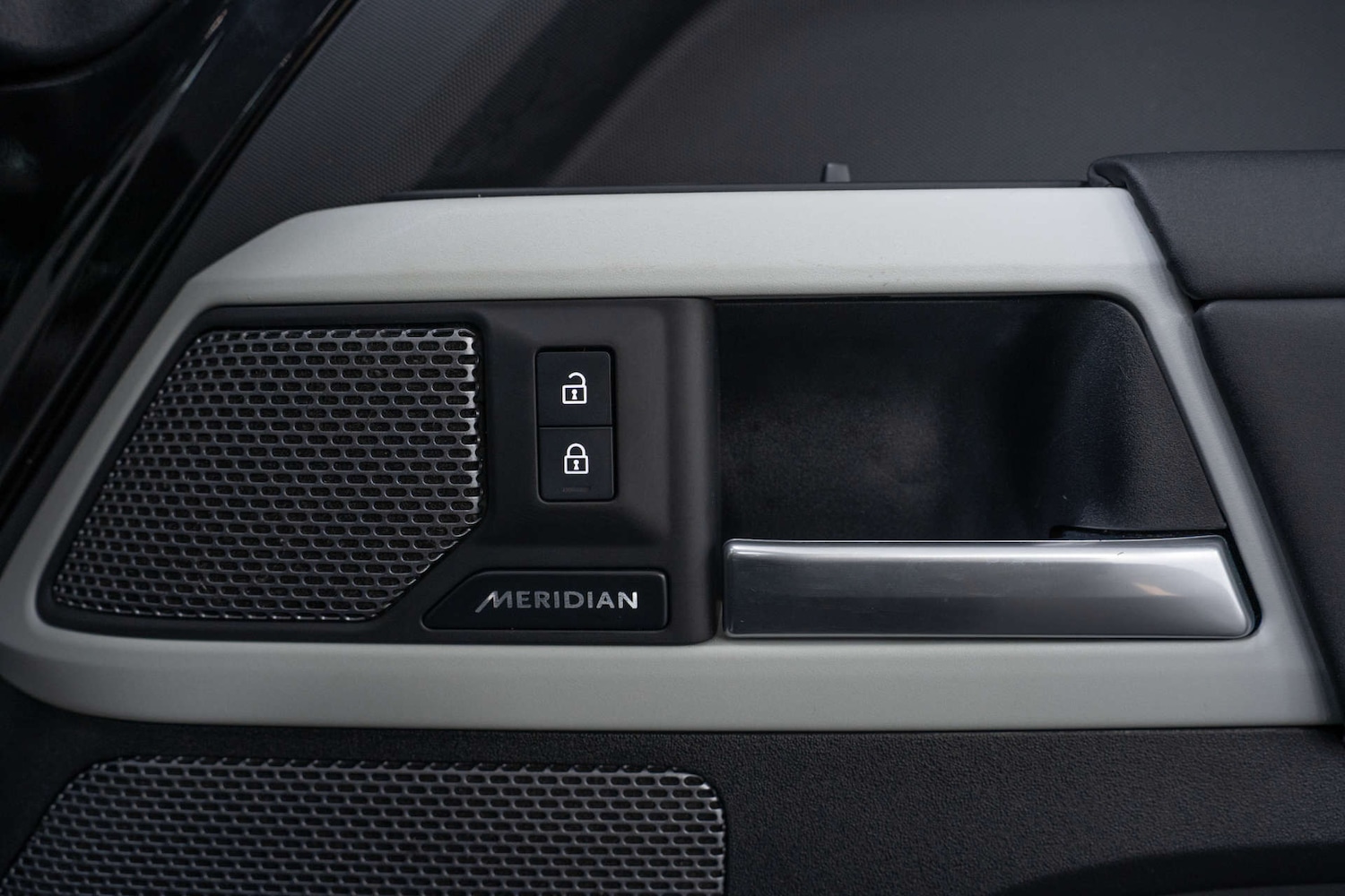 Used Land Rover Defender 2024 for sale - 77617135: Photo 17