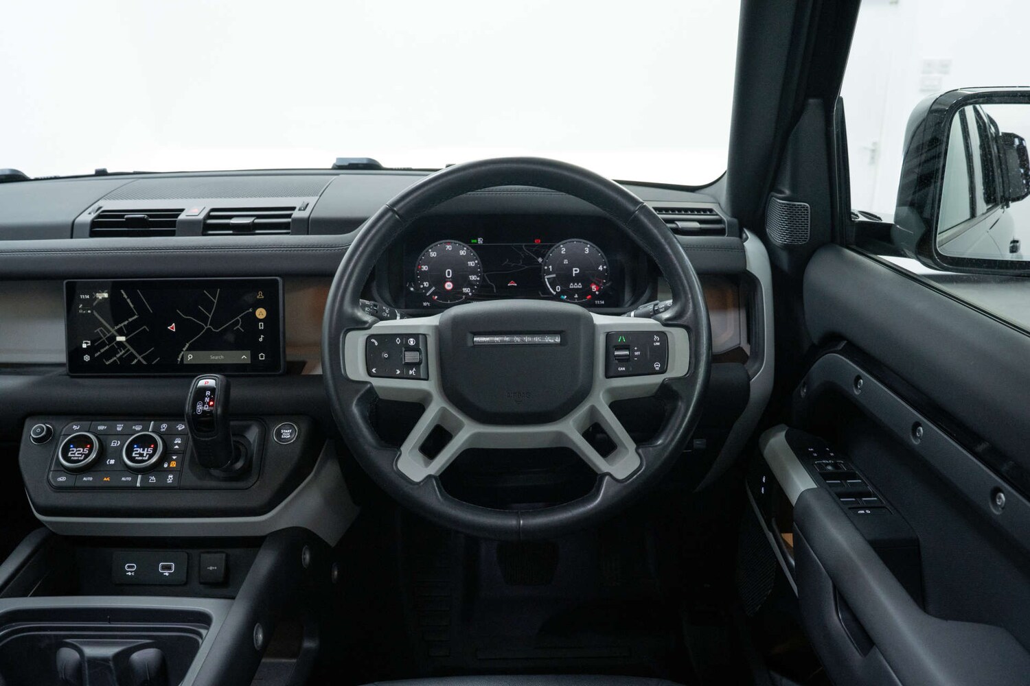 Used Land Rover Defender 2024 for sale - 77617135: Photo 23