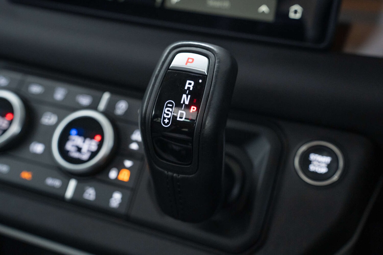 Used Land Rover Defender 2024 for sale - 77617135: Photo 33