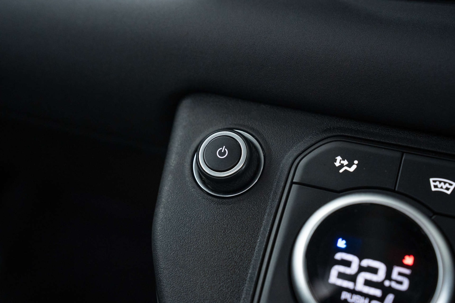 Used Land Rover Defender 2024 for sale - 77617135: Photo 35