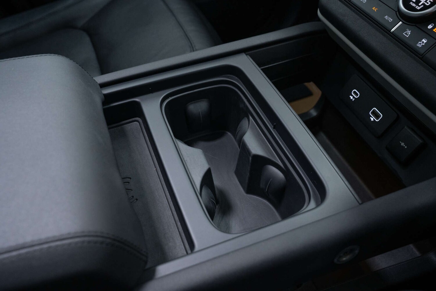 Used Land Rover Defender 2024 for sale - 77617135: Photo 37