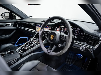 Used Porsche Panamera 2021 for sale - 76106311: Photo 2