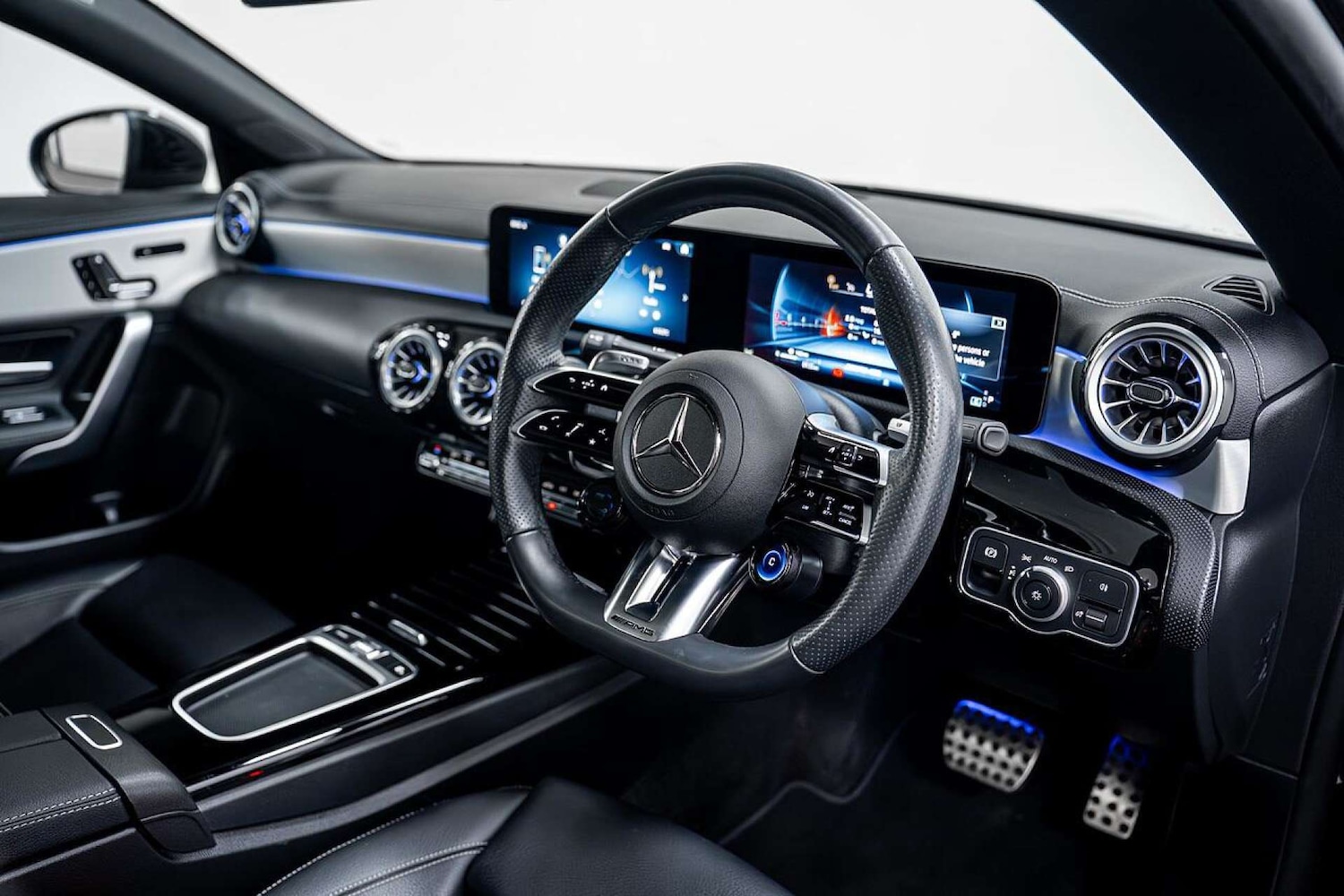 Used Mercedes-Benz CLA 2024 for sale - 77406656: Photo 2