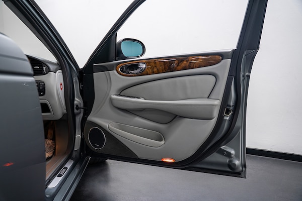 Used Jaguar XJ 2006 for sale - 76236284: Photo 24