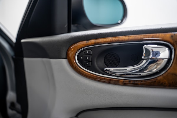 Used Jaguar XJ 2006 for sale - 76236284: Photo 26